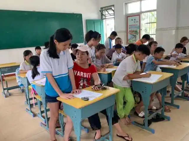 大力推动青蓝团队班主任团队等团队建造着力打造团队文明